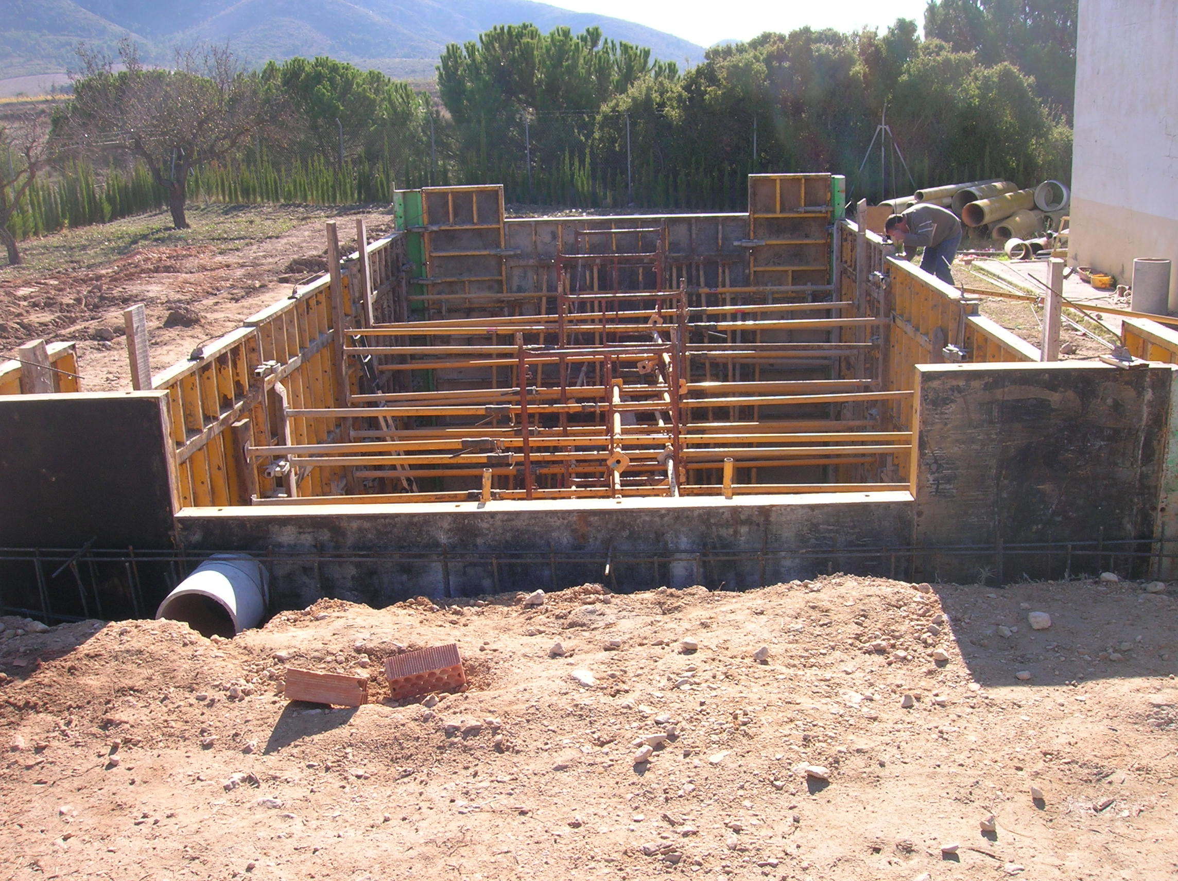 Construcción de depósitos para riego enterrados de hormigón armado